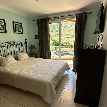 Tropical Serenity Pool Cristianos *